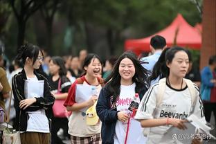 韩媒：韩国队今日集训时队内氛围凝重，除黄善洪外无人接受采访